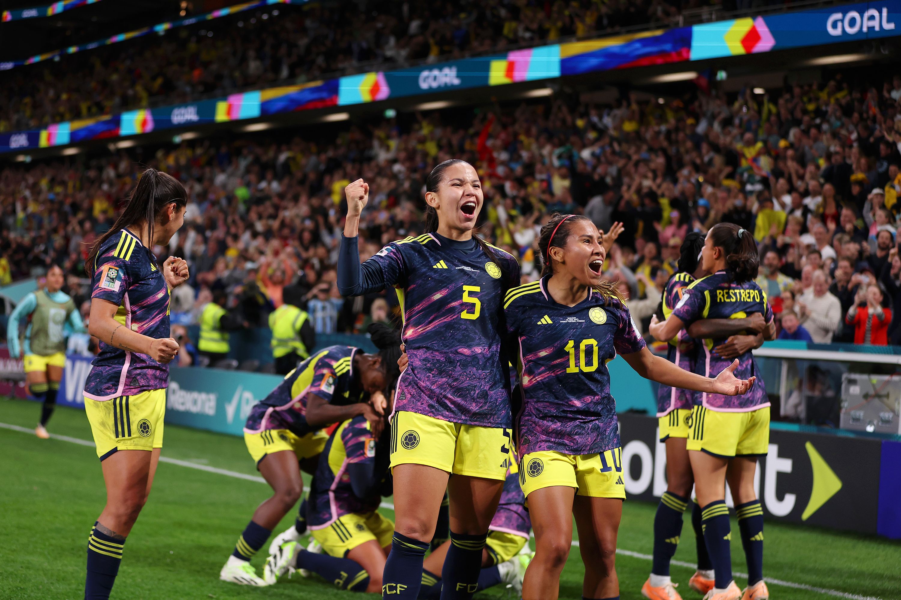 Colombian Women's Team Make Some Noise! 
