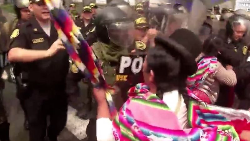 Video: Indigenous women clash with police amid Peru protests | CNN