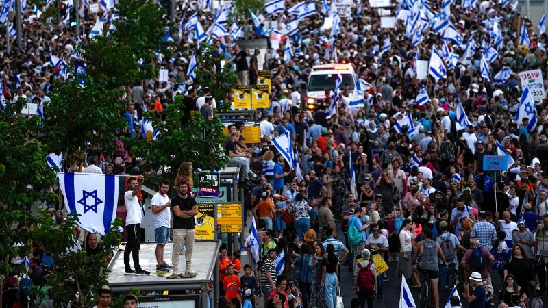 NextImg:Most Israelis oppose the court overhaul. But a minority is backing Netanyahu to the hilt | CNN