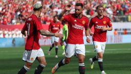EAST RUTHERFORD, NEW JERSEY - JULY 22:  Bruno Fernandes #8 of Manchester United celebrates his goal with Antony #21 of Manchester United against Arsenal during their Pre-Season friendly match at MetLife Stadium on July 22, 2023 in East Rutherford, New Jersey.  (Photo by Al Bello/Getty Images)