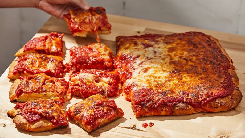 <strong>Sicilian pizza: </strong>Sicilian-style pizza has a thick crust that is similar to focaccia.