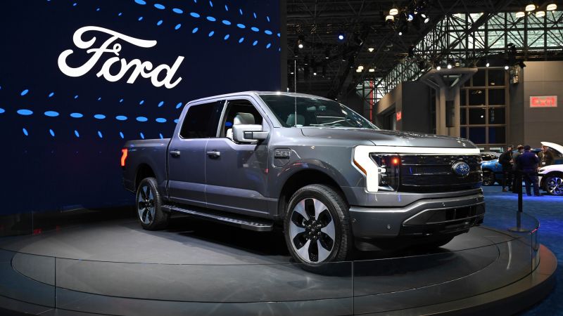 Read more about the article Ford recalls 870000 F-150 trucks for unexpected parking brake application – CNN