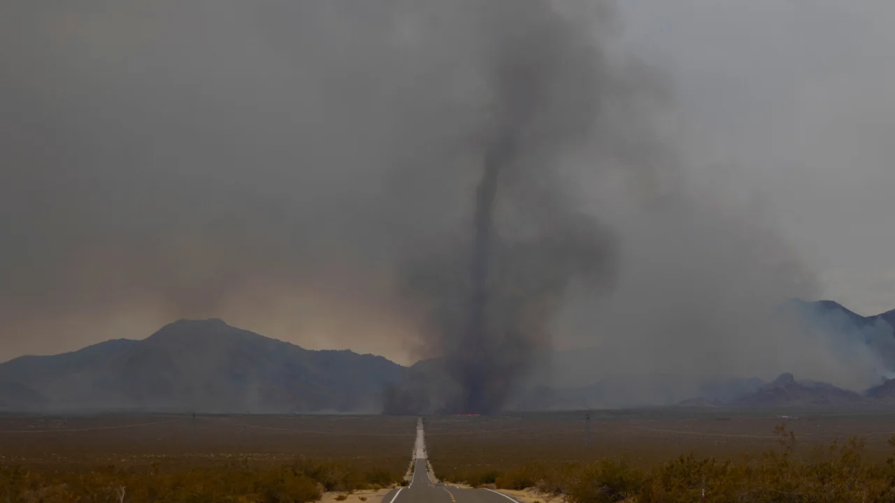 Massive fire burning in California and Nevada is spawning dangerous ‘fire whirls’ (cnn.com)
