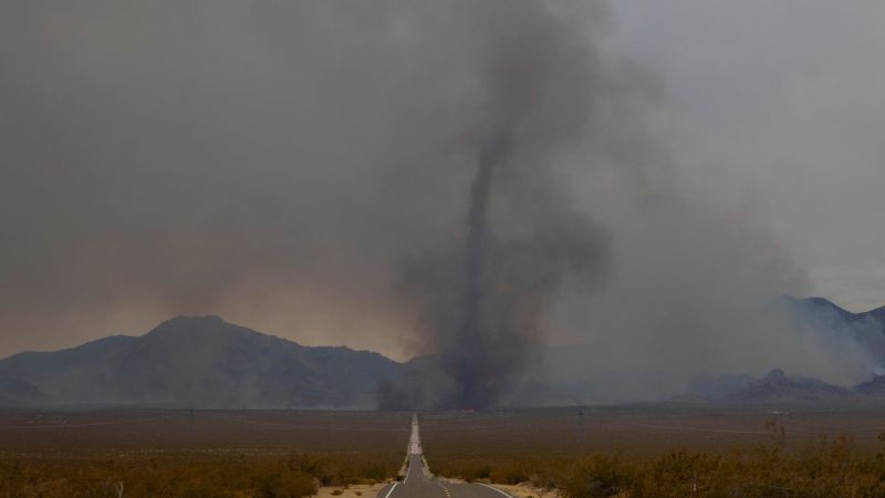 Мащабен пожар в Калифорния и Невада ражда опасни „огнени вихри“
