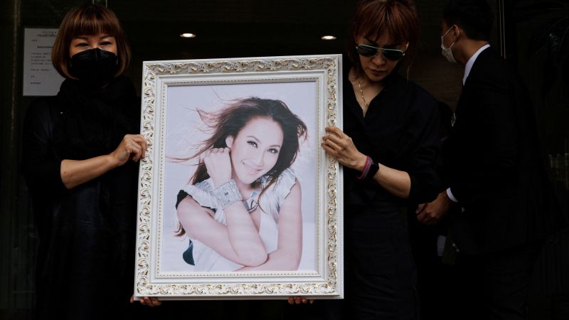 NextImg:Singer CoCo Lee mourned by family and fans at emotional funeral | CNN