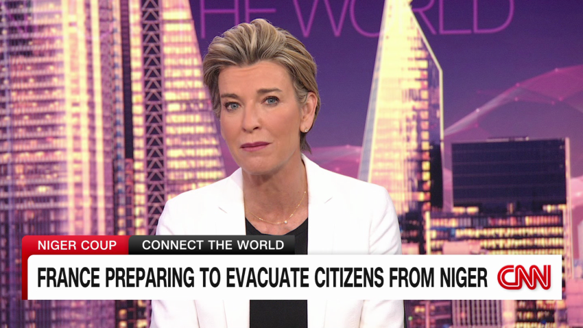 exp niger france evacuation david mckenzie live FST 080110ASEG02 cnni world_00002001.png