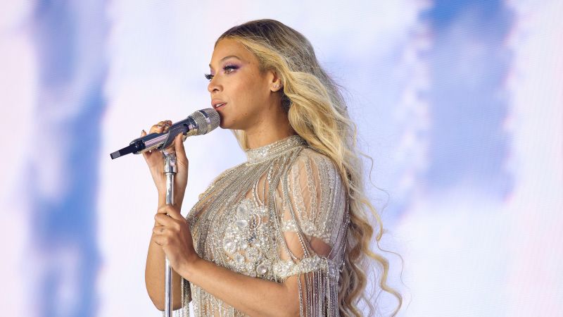 NextImg:Beyoncé honors dancer stabbed to death at Brooklyn gas station while dancing to her music | CNN