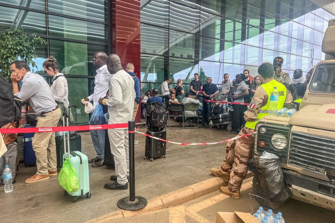 French soldiers help evacuate foreign citizens.