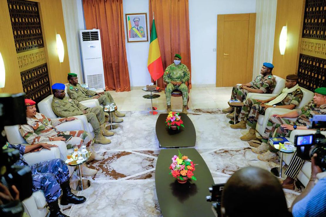 The Presidency of Mali posted pictures and a statement on Facebook, announcing that the country's transitional president, Assimi Goïta, histed a large Nigerien military delegation on Wednesday.