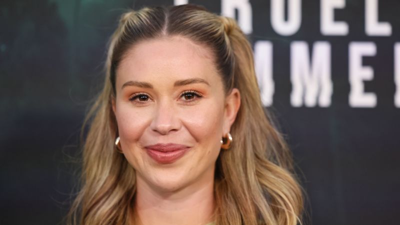 230802151621-gabby-windey-053123-restric