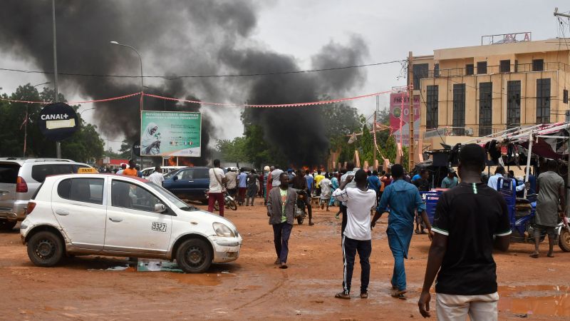 Държавният департамент на САЩ нарежда евакуация на персонала, който не е спешен, и членове на семейството от Нигер