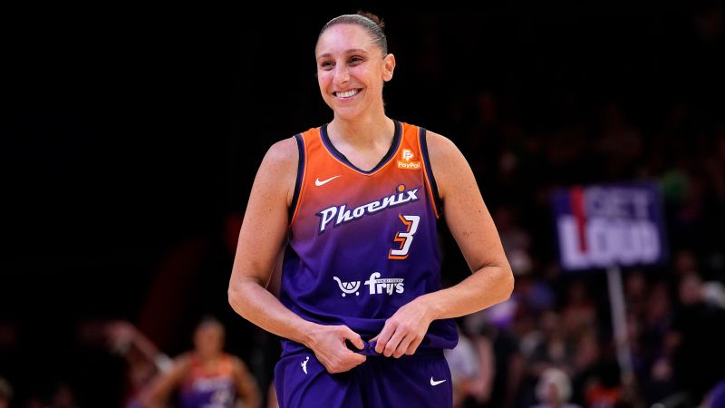 NextImg:WNBA star Diana Taurasi becomes first in league history to score 10,000 career points | CNN
