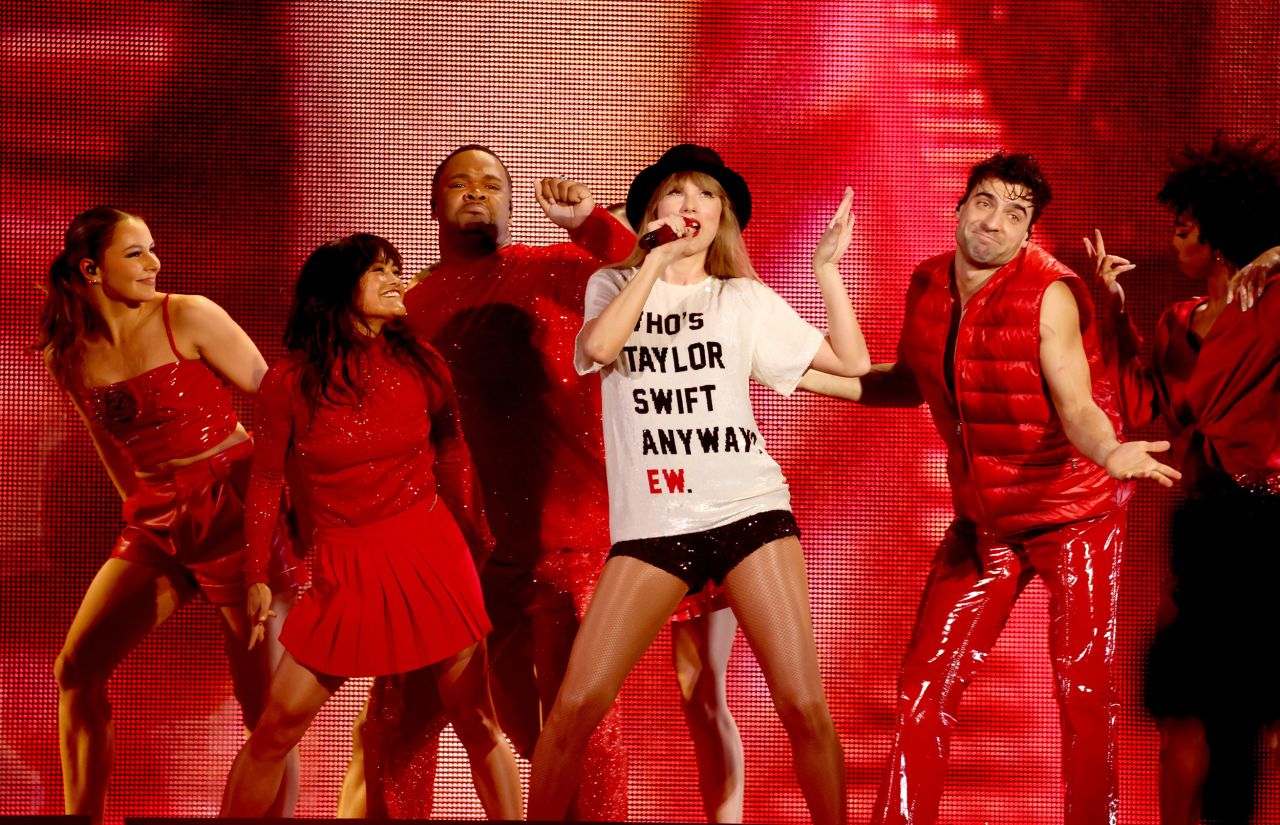 Swift performs "22" in Glendale on March 18.