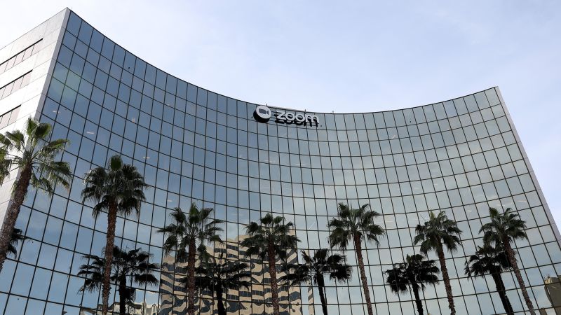 NextImg:Even Zoom is making its staff return to the office | CNN Business