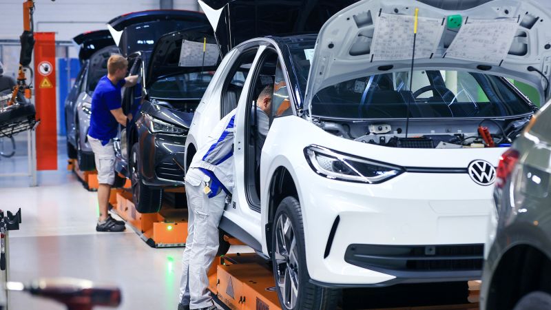 Read more about the article Germany risks falling back into recession as car industry sputters – CNN