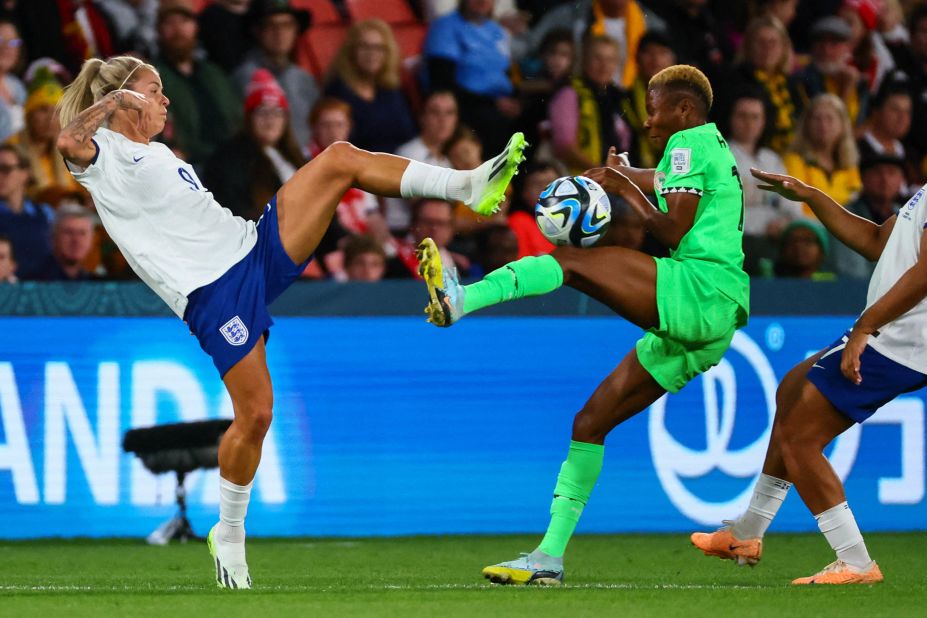 England forward Rachel Daly competes for the ball against Nigeria midfielder Halimatu Ayinde during the round-of-16 match at Brisbane Stadium in Brisbane, Australia, on August 7.