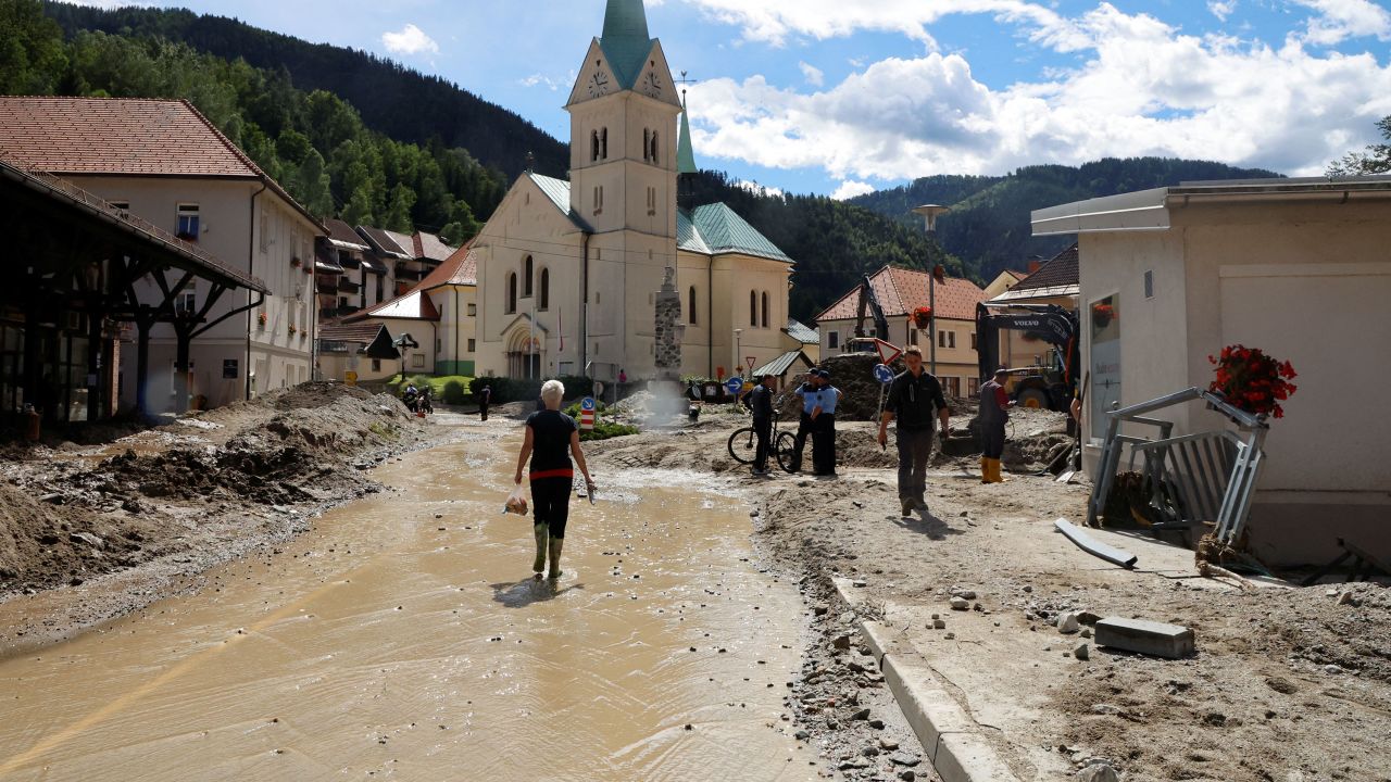 Изглед на щетите след наводненията в Черна на Корошкем, Словения, 7 август.