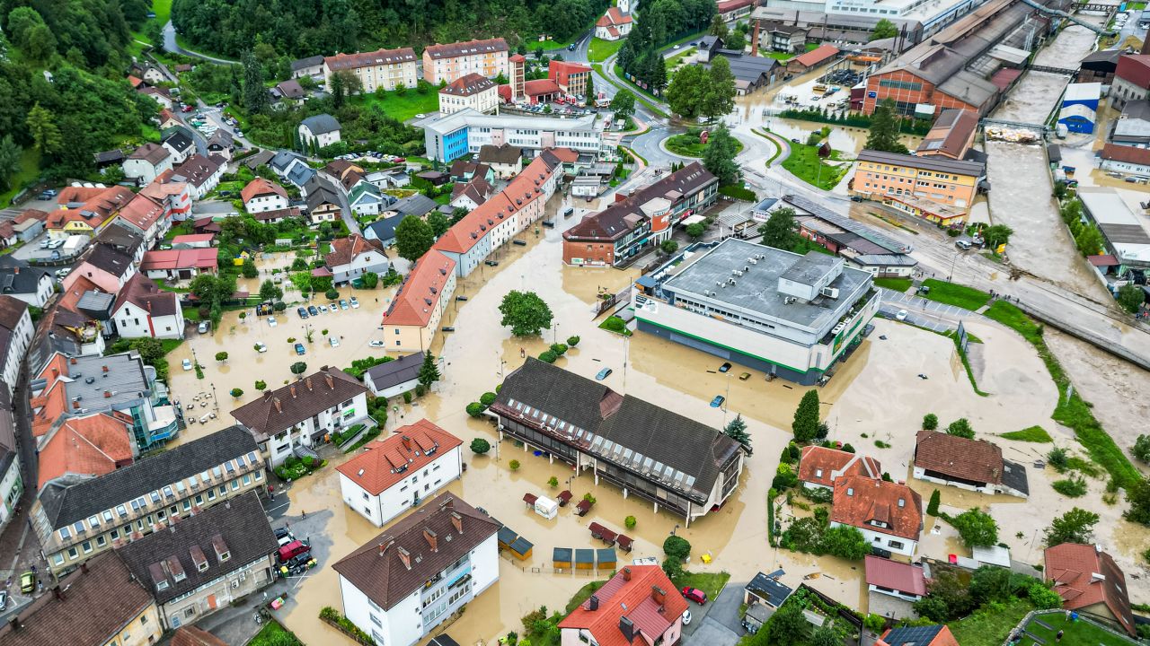 Наводнена зона се вижда в Равне на Корошкем, на около 60 км (38 мили) североизточно от Любляна, Словения.