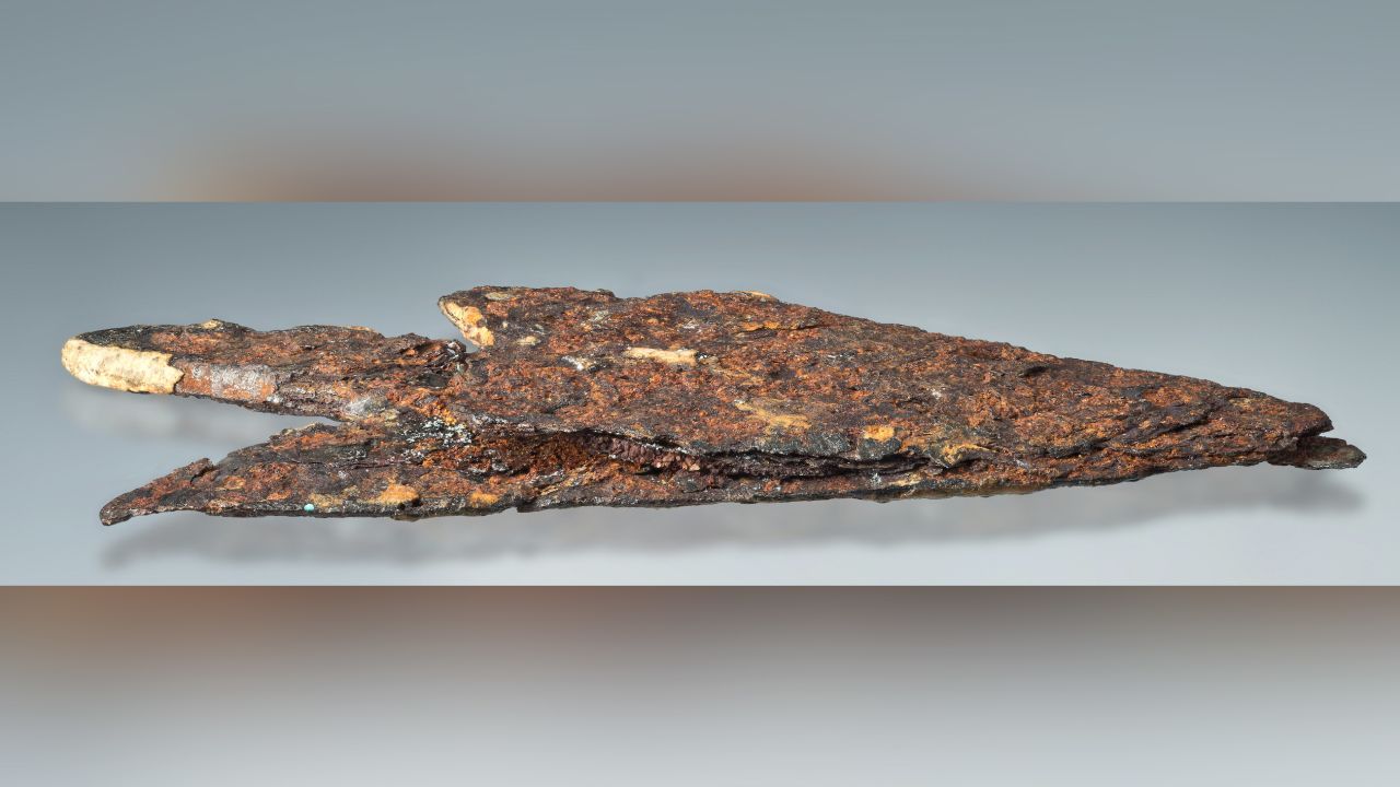 A side view of the 39 millimeter (1.5 inch) long arrowhead.