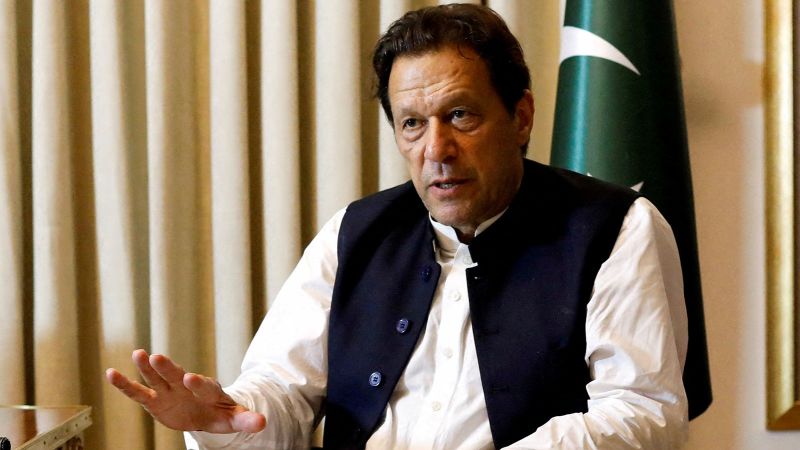 Бившият министър председател на Пакистан Имран Хан е дисквалифициран да