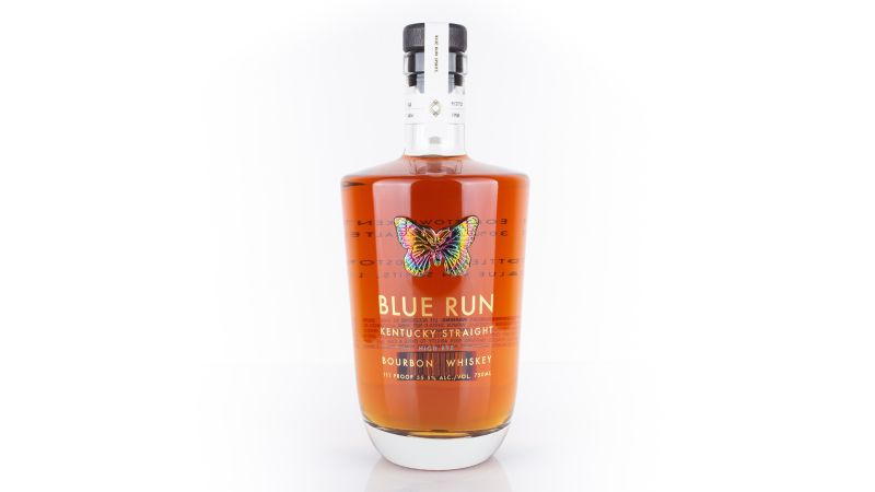 NextImg:As drinkers shift to spirits, Molson Coors acquires a bourbon maker | CNN Business