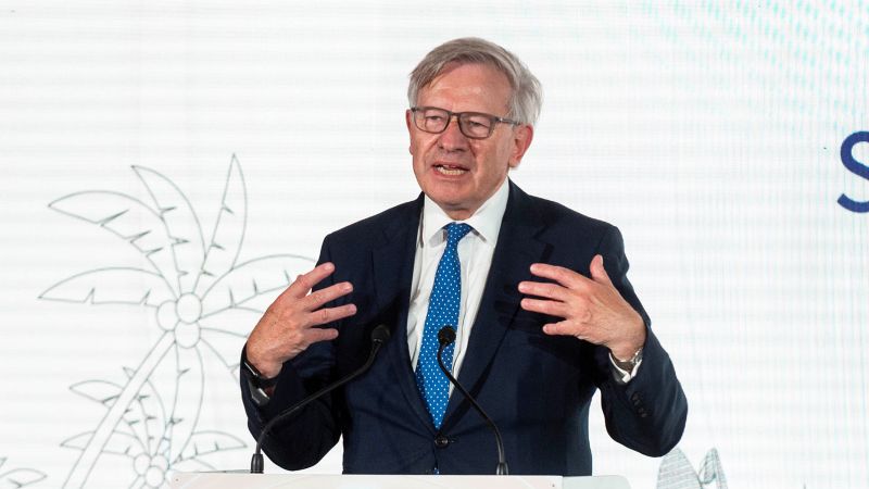 NextImg:HSBC executive apologizes for calling the UK 'weak' over China | CNN Business