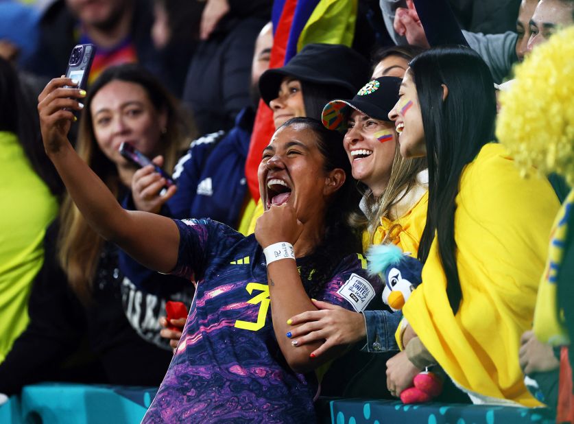 Colombia's Daniela Arias celebrates with fans on August 8 after her team defeated Jamaica 1-0 to progress to the quarterfinals.