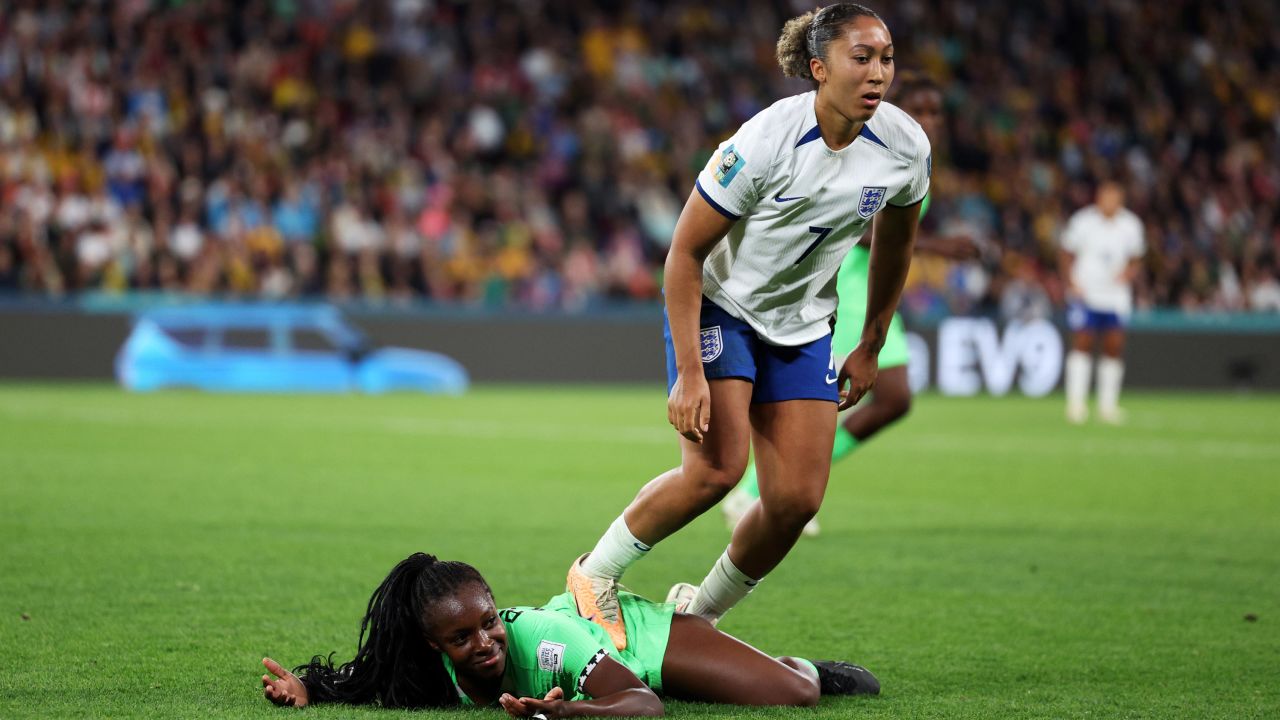 Lauren James of England steps on Michelle Alozie of Nigeria, an action that led to her receiving a red card, during the Round of 16 match at Brisbane Stadium on August 7. 