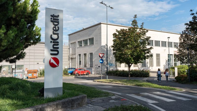 NextImg:European bank stocks bounce as Italy softens windfall tax blow | CNN Business