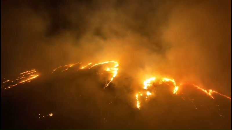 Горските пожари които избухнаха в Хаваите във вторник и сряда