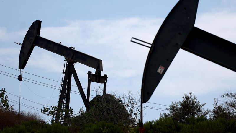 You are currently viewing Under Biden US oil production is poised to break Trump-era records – CNN