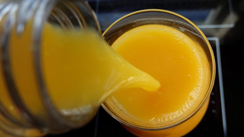 Фючърсите на портокаловия сок достигат рекордни стойности заради лошото време