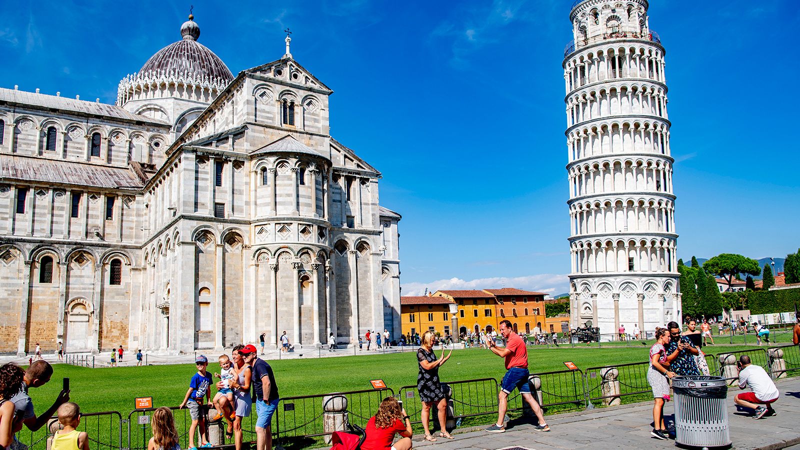 PISA, ITALY - 2020/08/25: Tourists seen at the tower of Pisa. (Photo by Robin Utrecht/SOPA Images/LightRocket via Getty Images)