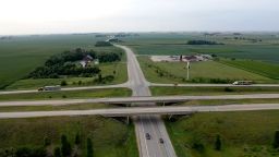 Esta foto aérea muestra West DeMoines, Iowa.