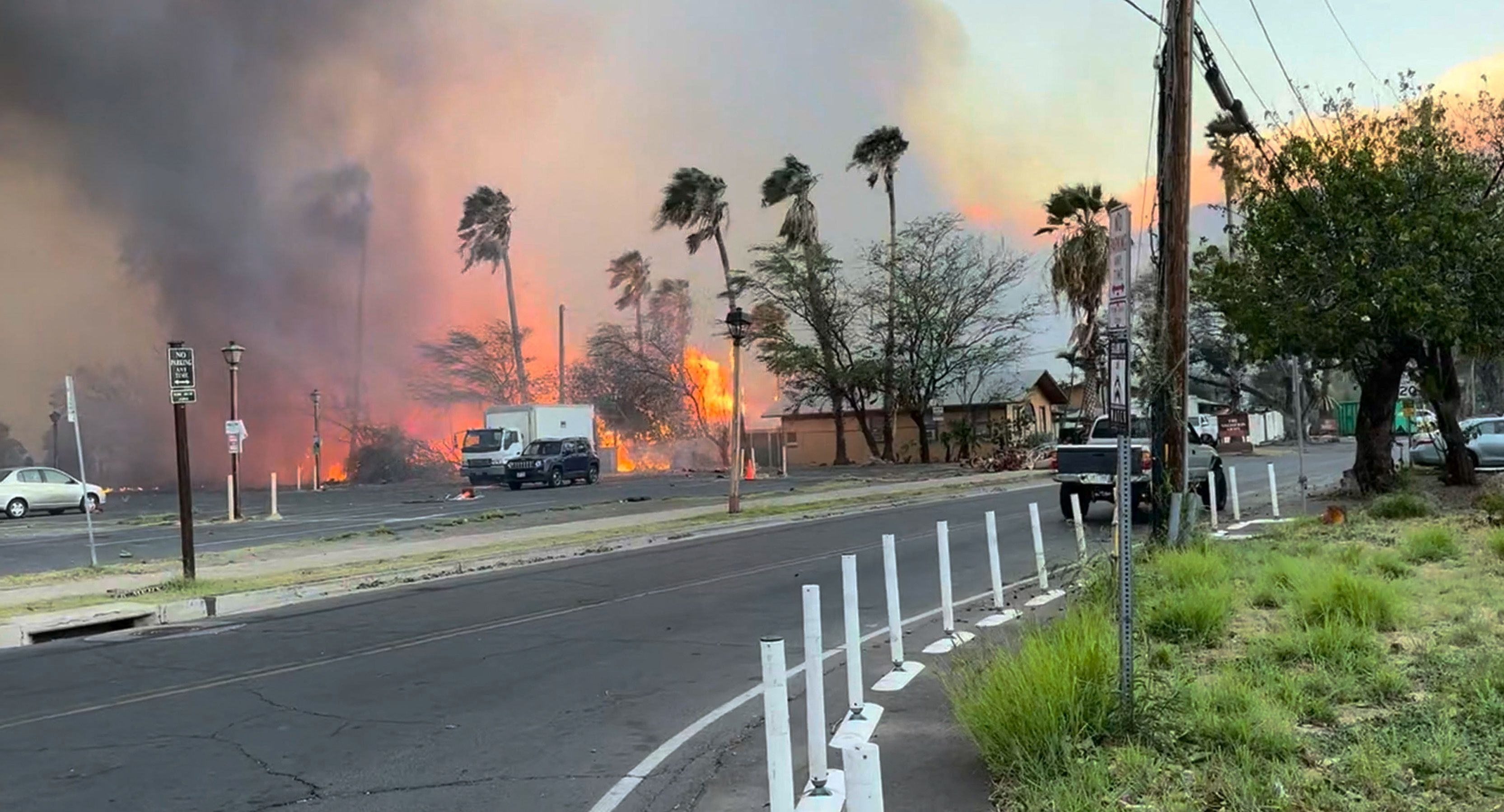 Why was there no water to fight the fire in Maui?