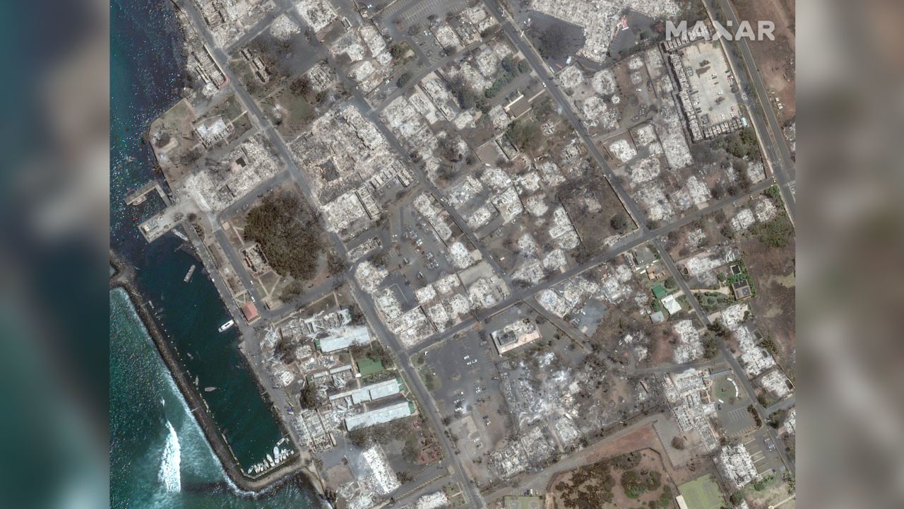 Una imagen satelital muestra una descripción general de la destrucción de los incendios forestales en Lahaina el miércoles.