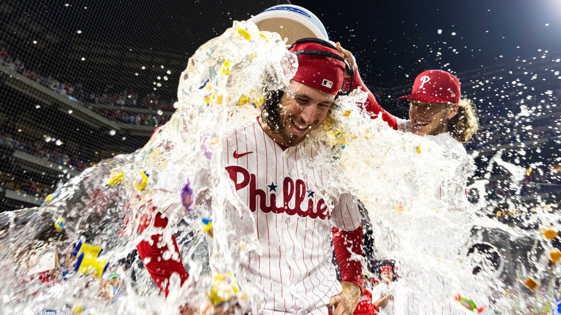 Phillies cheers to Michael Lorenzen 🥂 No hitter tonight in home