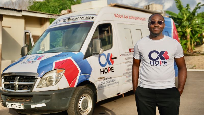 Той превърна ван в мобилна медицинска клиника. Сега той се грижи за хиляди в селските райони на Гана
