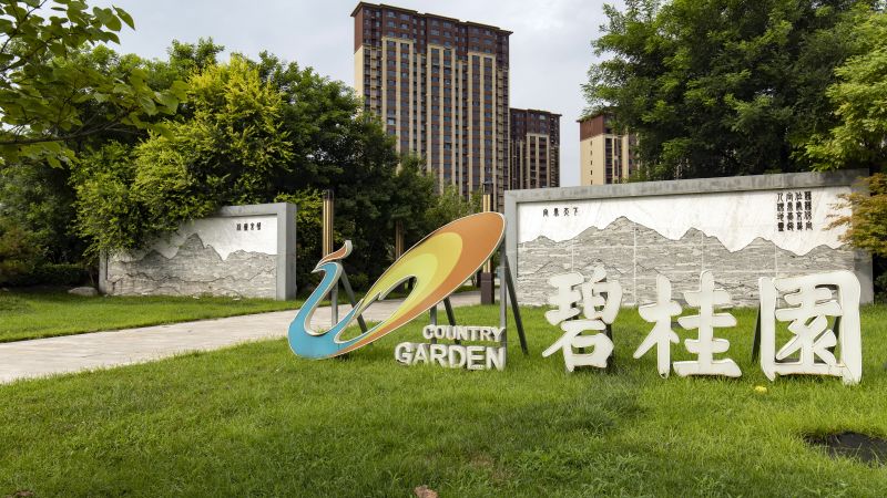 NextImg:Chinese property giant Country Garden flags loss of up to $7.6 billion as it nears default | CNN Business
