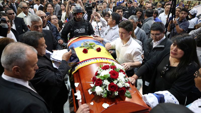 Тялото на убития кандидат за президент на Еквадор Фернандо Вилависенсио
