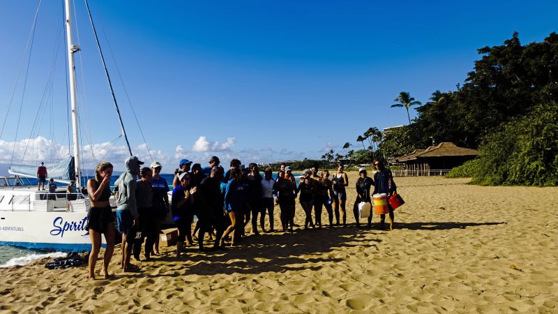 NextImg:From eco-tours to aid convoy: How a non-profit is filling aid gaps in Maui | CNN
