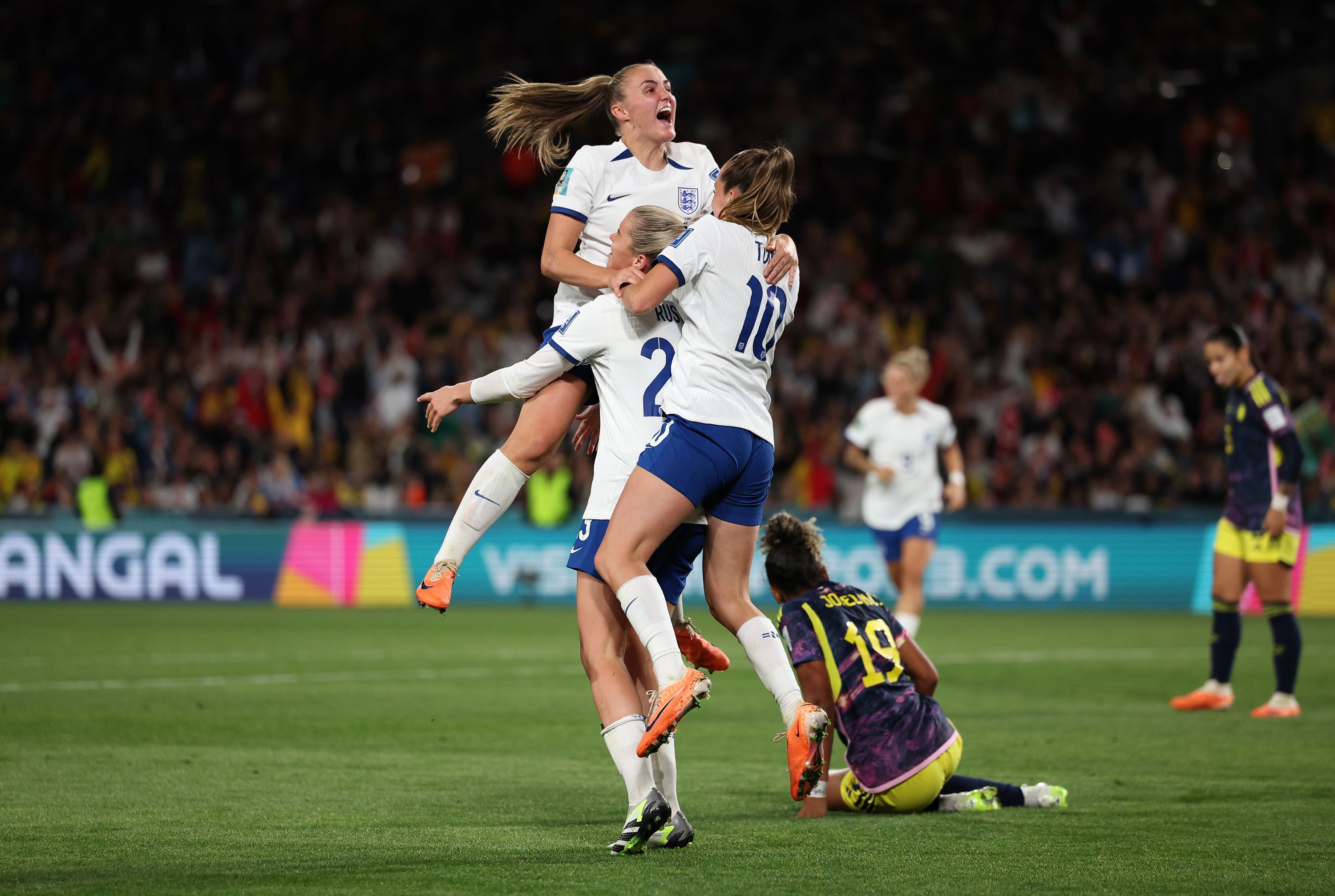 World Cup: England beats Colombia on penalties