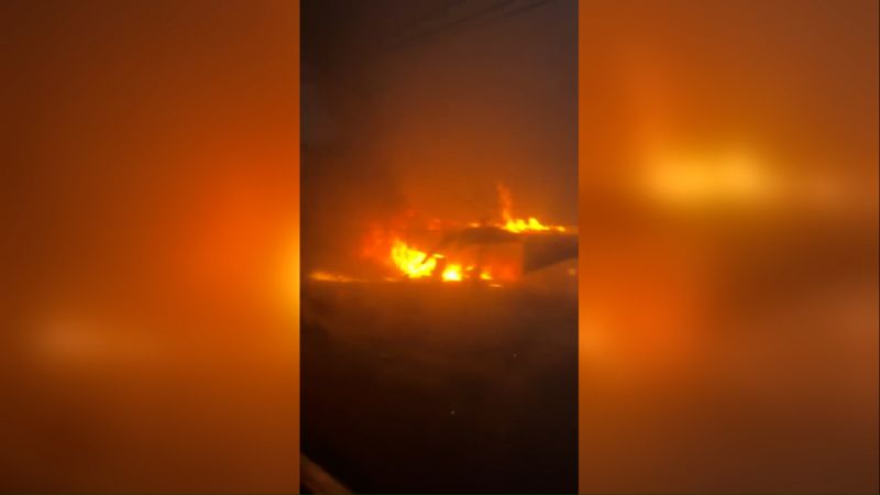 Video shows family’s terrifying escape from Maui wildfires | CNN