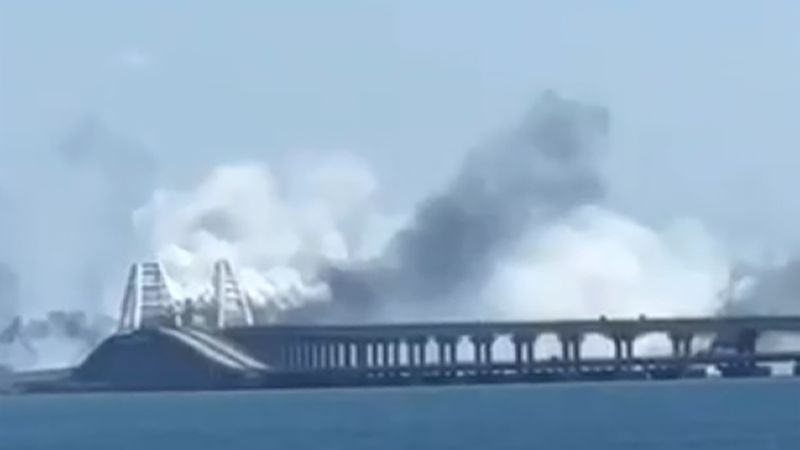 Русия твърди, че е свалила украински ракети над ключовия мост на Крим