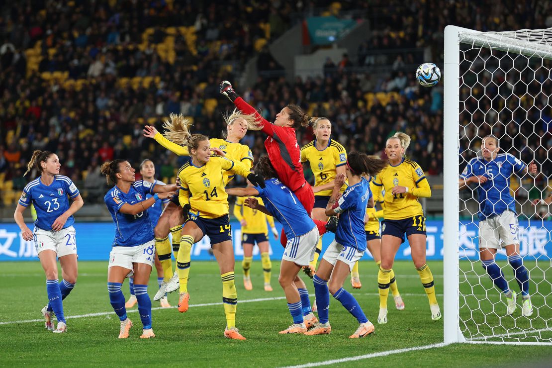 Amanda Ilestedt heads to score Sweden's first goal against Italy.