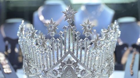 Miss Universe Indonesia crown.