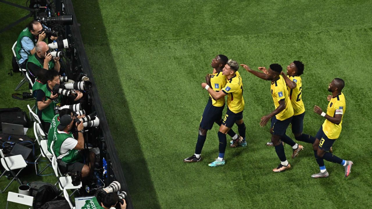 Ecuador's midfielder #23 Moises Caicedo celebrates with teammates after scoring his team's first goal during the Qatar 2022 World Cup Group A football match between Ecuador and Senegal at the Khalifa International Stadium in Doha on November 29, 2022. (Photo by MANAN VATSYAYANA / AFP) (Photo by MANAN VATSYAYANA/AFP via Getty Images)