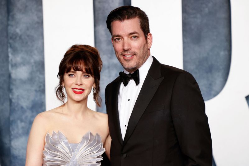 Zooey Deschanel And Jonathan Scott Engaged To Be Married | CNN