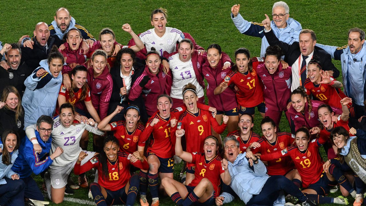 فازت إسبانيا بثلاث مباريات خروج المغلوب لأول مرة في كأس العالم للسيدات. 