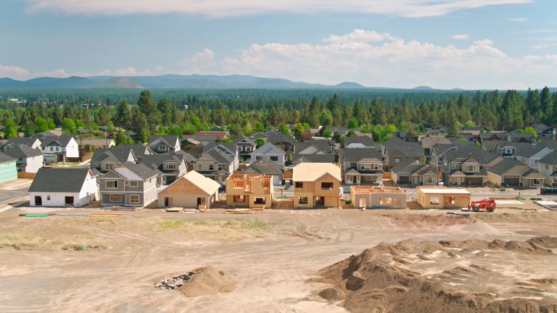 NextImg:US home builders ramped up construction in July, beating expectations | CNN Business